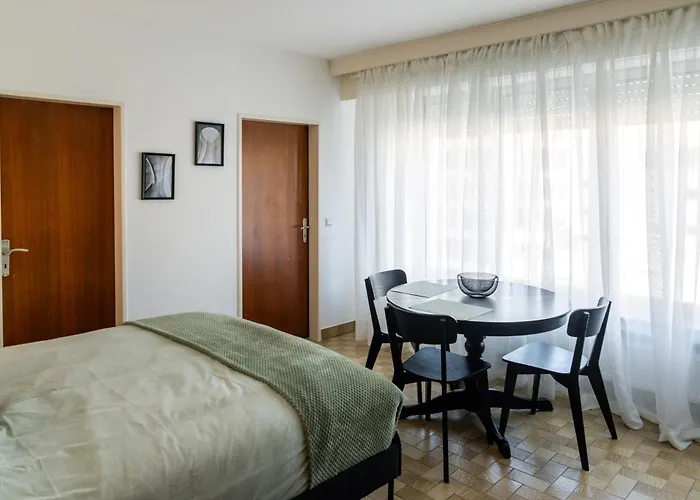 Core - Gare Nest - Parking And Breakfast By Request