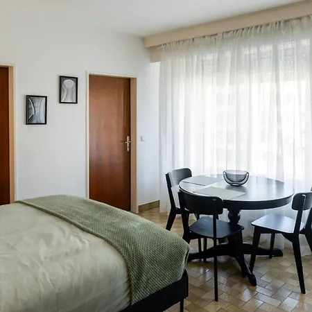 Core - Gare Nest - Parking And Breakfast By Request