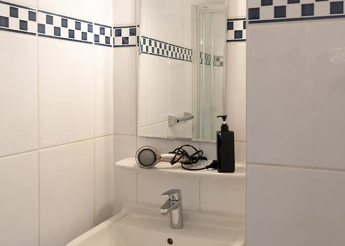 Core - Gare Nest - Parking And Breakfast By Request